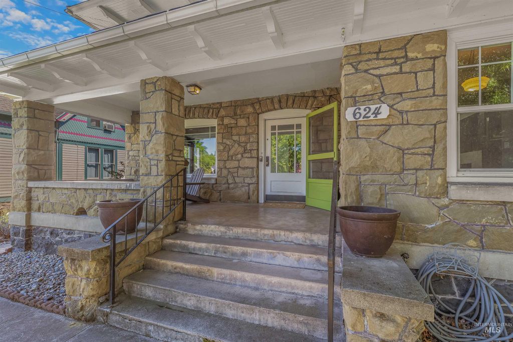 Photo of 624 6th Avenue, Lewiston, ID 83501 (MLS # 98953793)