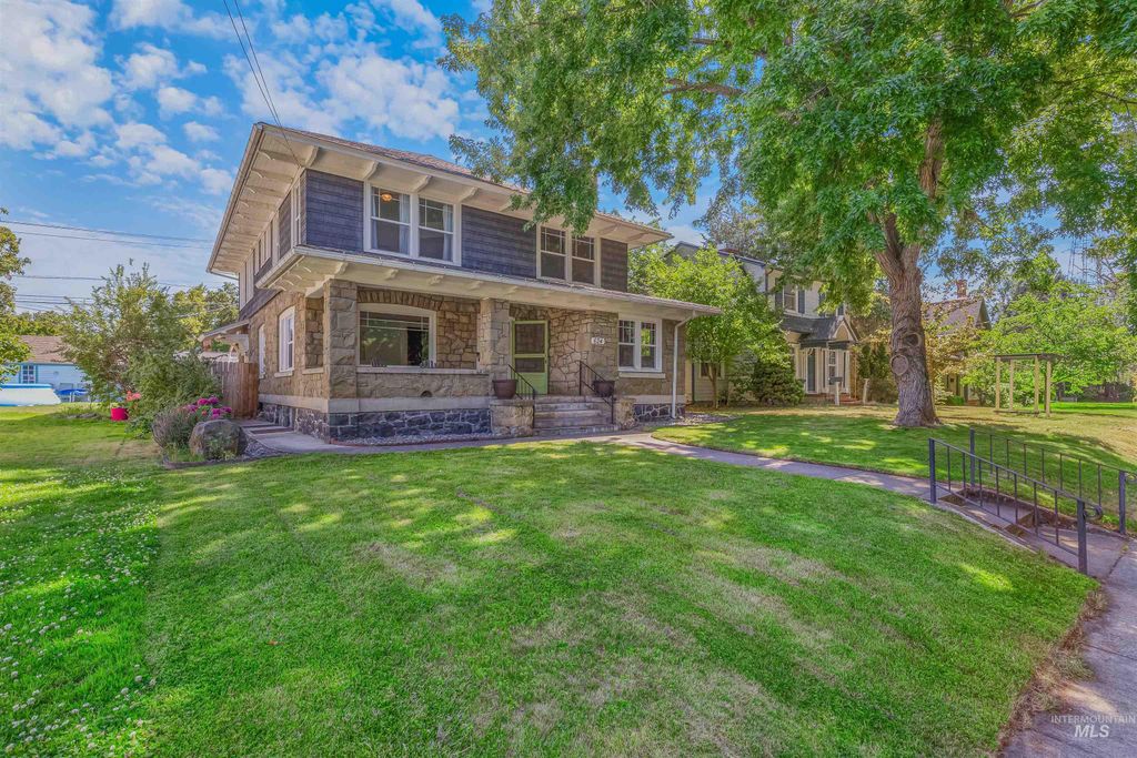 Photo of 624 6th Avenue, Lewiston, ID 83501 (MLS # 98953793)