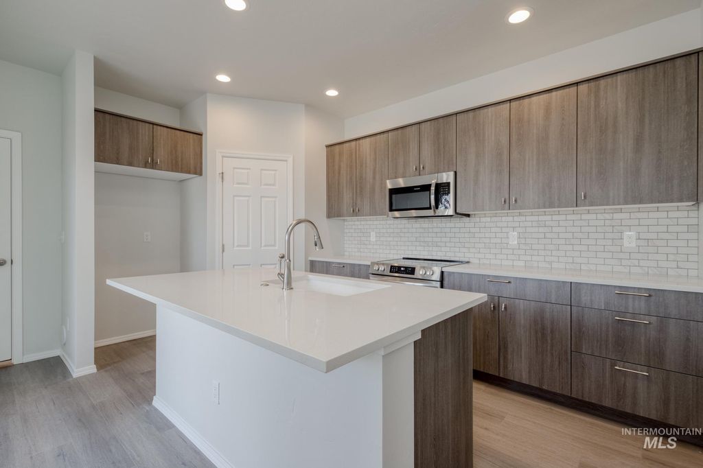 Photo of 6687 W Fairy Falls Dr, Meridian, ID 83646 (MLS # 98981850)