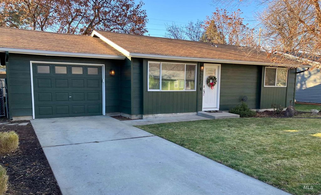 Photo of 3897 S Yorktown Way, Boise, ID 83706 (MLS # 98969725)