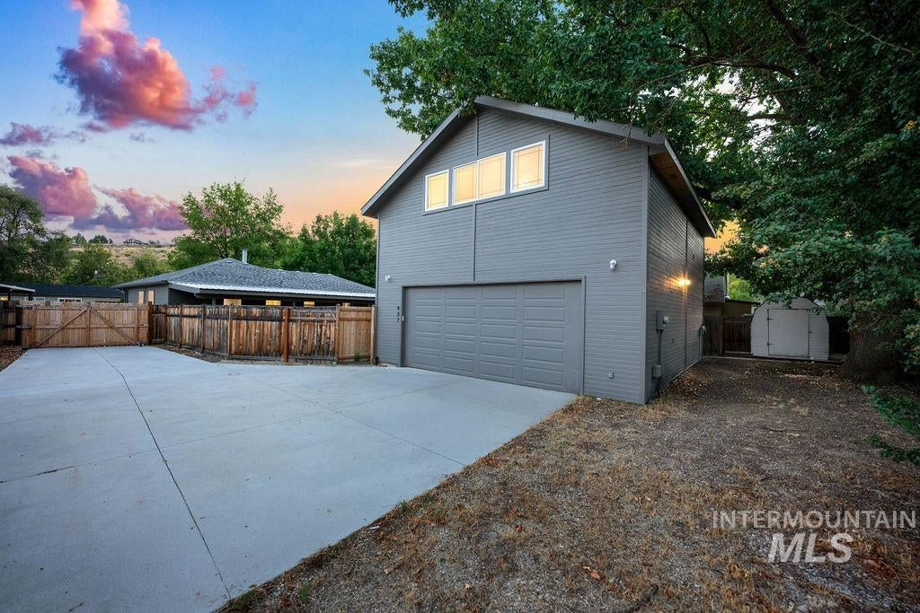 Photo of 425 N Riverview Dr, Boise, ID 83712 (MLS # 99000441)