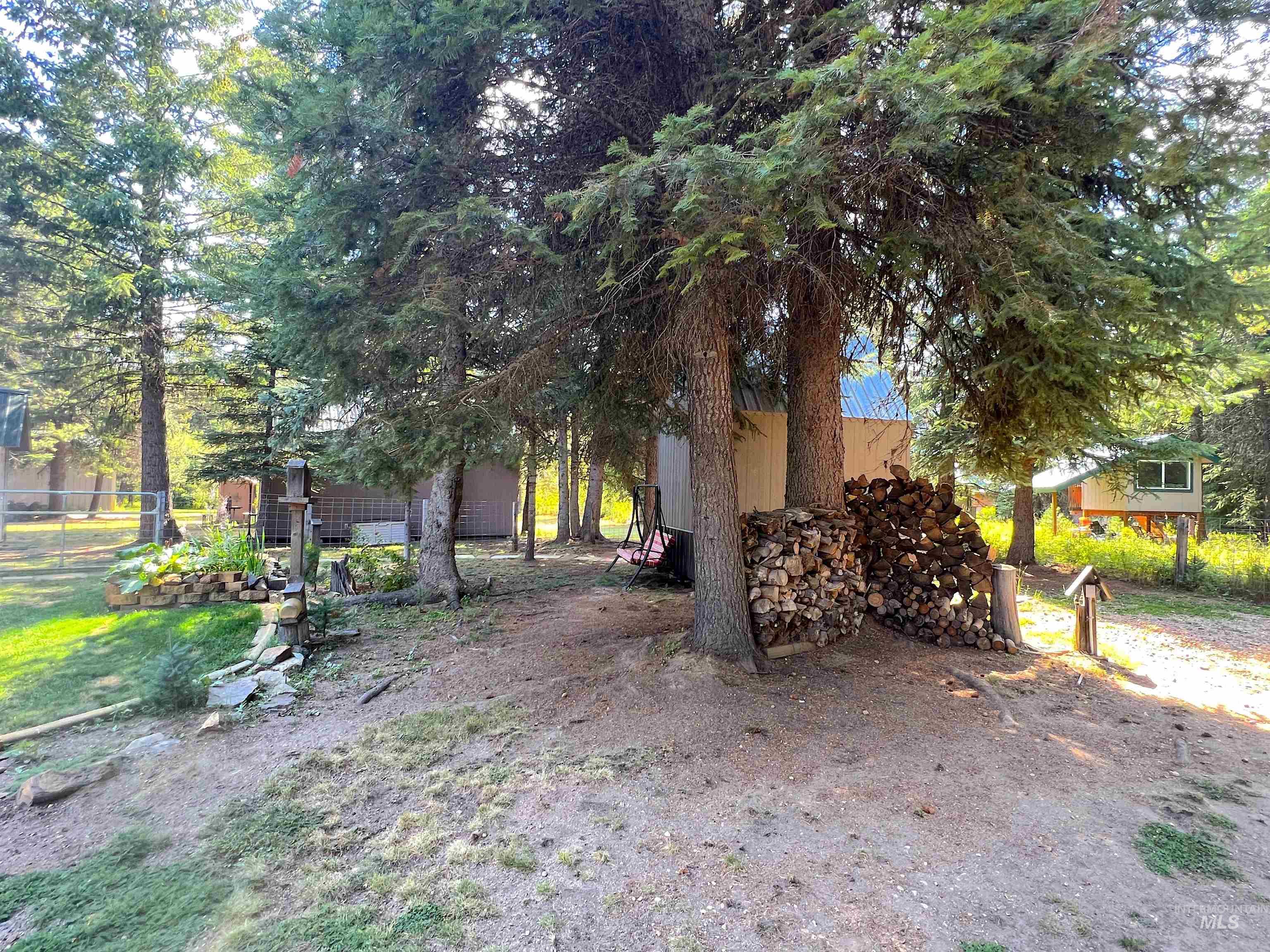 View of yard with an outbuilding