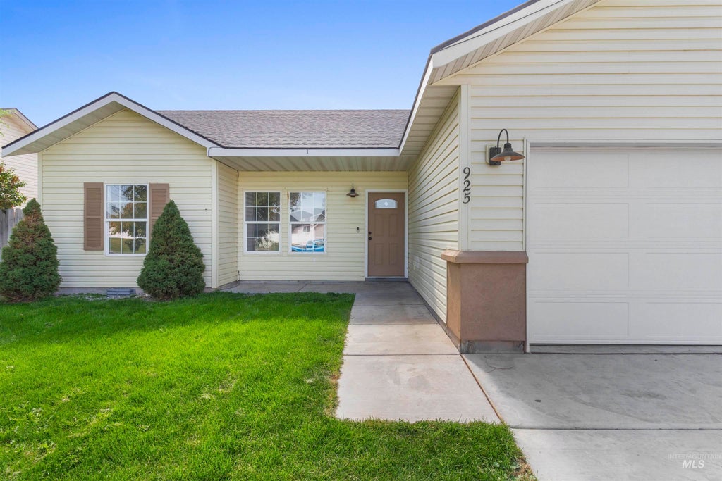 Photo of 925 22nd Ave East AVE, Jerome, ID 83338 (MLS # 99000097)