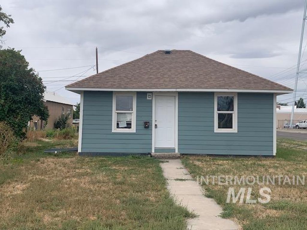 Photo of 1600 Hansen Ave, Burley, ID 83318 (MLS # 98961464)