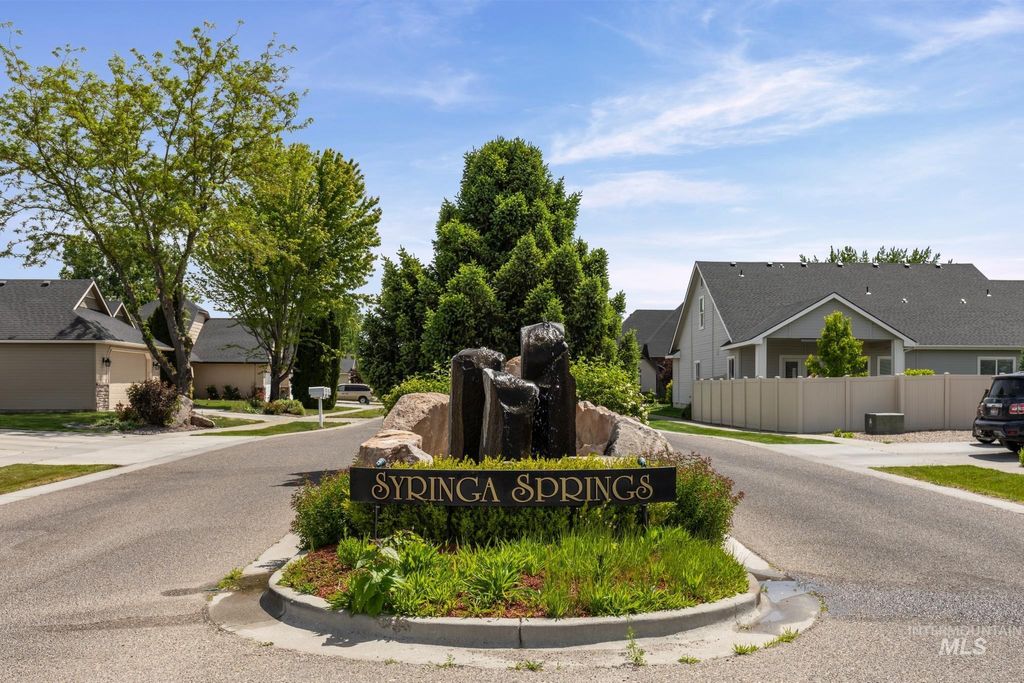 Photo of 235 Magnolia Ave, Fruitland, ID 83619 (MLS # 98987351)