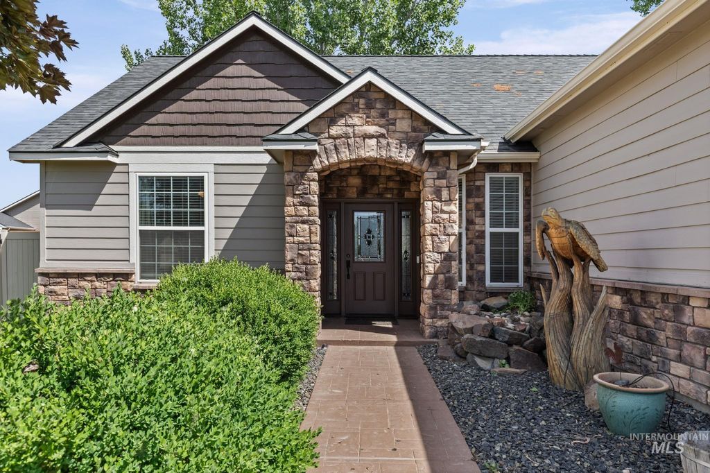 Photo of 235 Magnolia Ave, Fruitland, ID 83619 (MLS # 98987351)