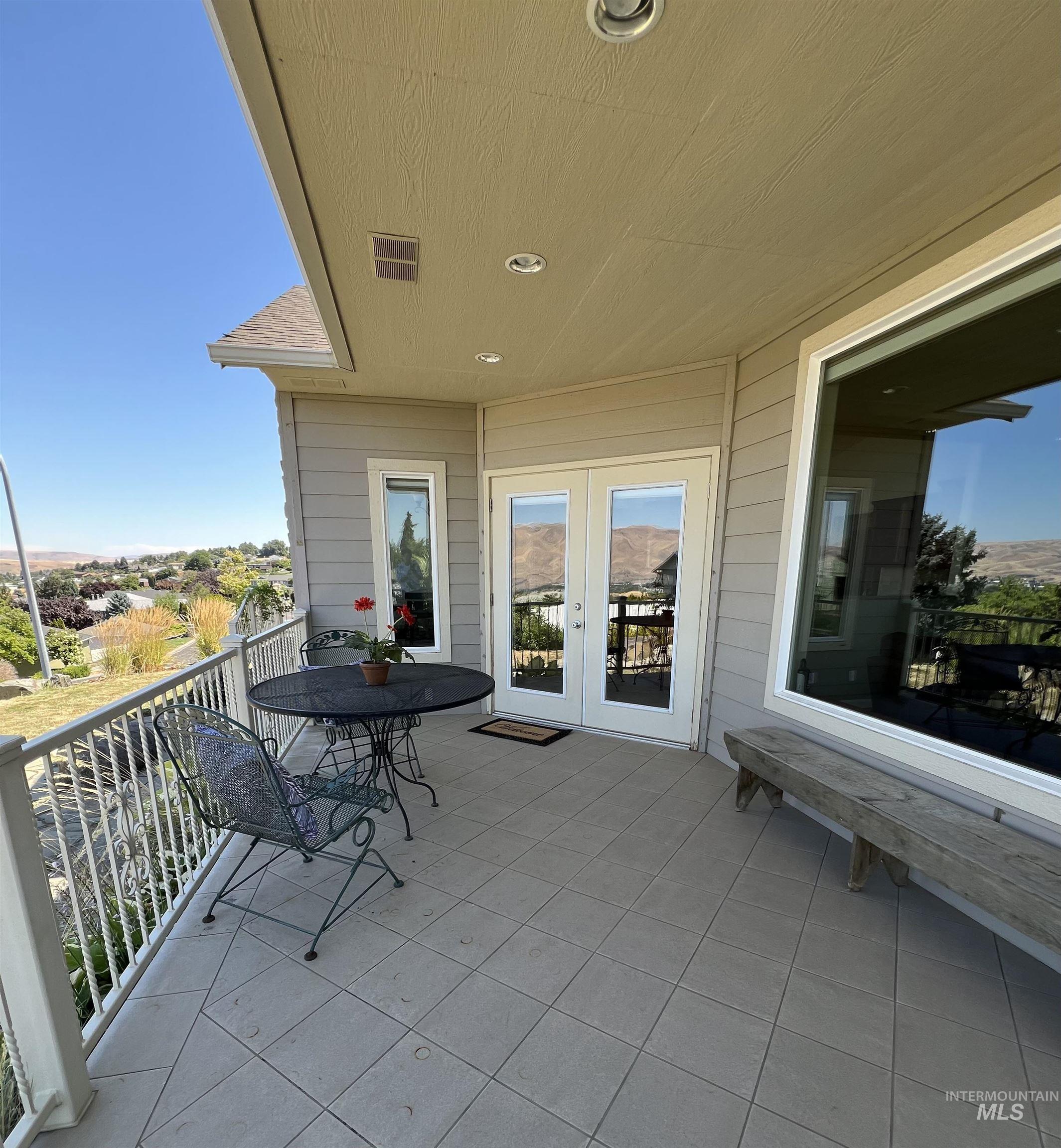 468 Crestline Circle Drive