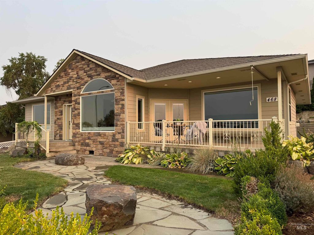 Photo of 468 Crestline Circle Drive, Lewiston, ID 83501 (MLS # 98956134)