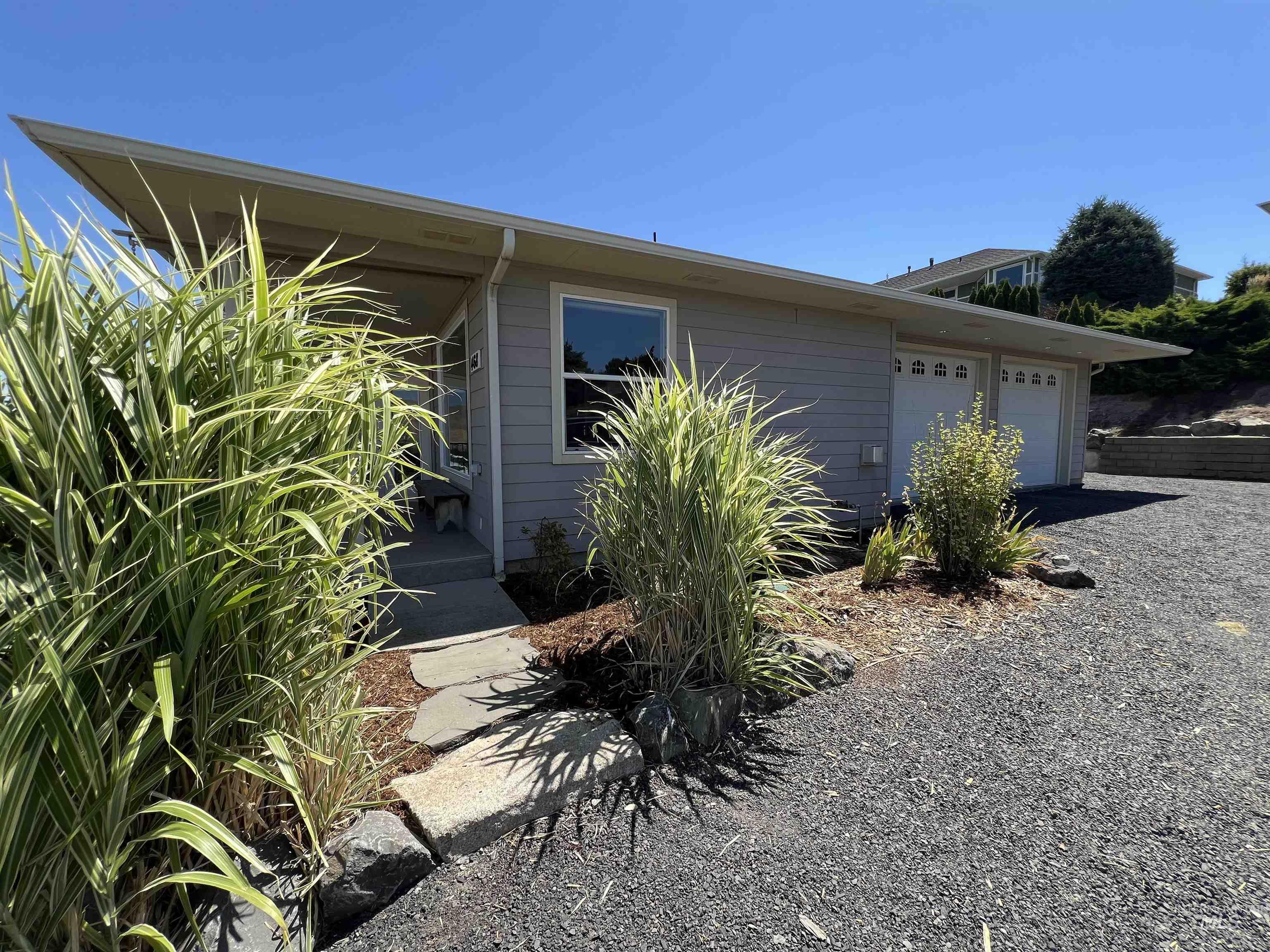 468 Crestline Circle Drive