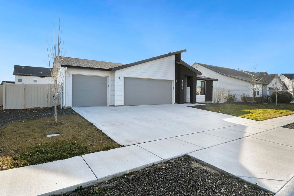 Photo of 17468 N Santimon Way, Nampa, ID 83687 (MLS # 98970721)