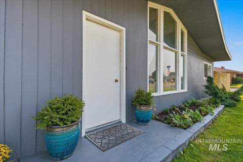 Photo of 715 King Ave, Nyssa, OR 97913 (MLS # 98997194)