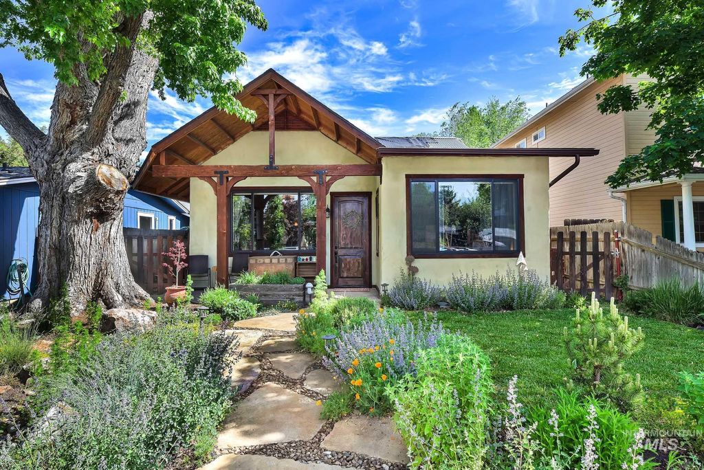 Photo of 1312 E Franklin St, Boise, ID 83712 (MLS # 98986215)