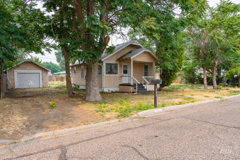 Photo of 757 NW 2nd St, Ontario, OR 97914 (MLS # 98996965)