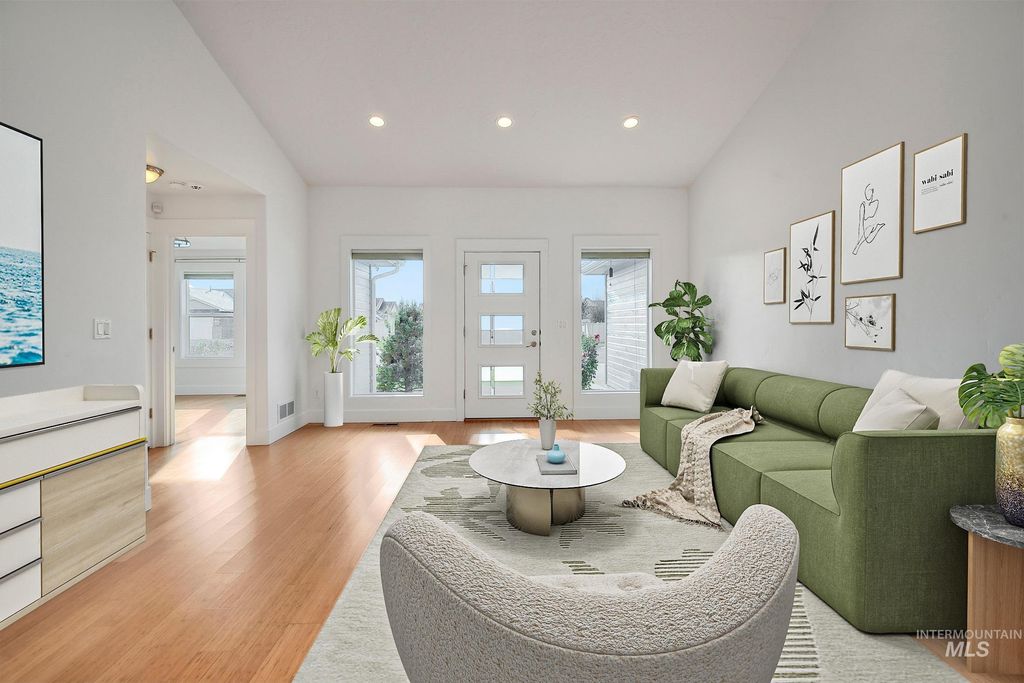 Photo of 1577 Tamarack St, Fruitland, ID 83619 (MLS # 98968899)