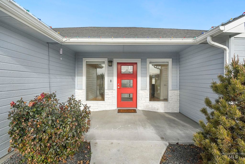 Photo of 1577 Tamarack St, Fruitland, ID 83619 (MLS # 98968899)