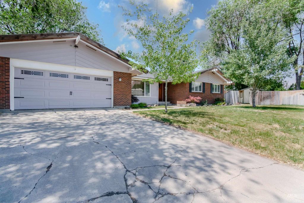 Photo of 1255 Chukar Circle, Mountain Home, ID 83647 (MLS # 98964234)