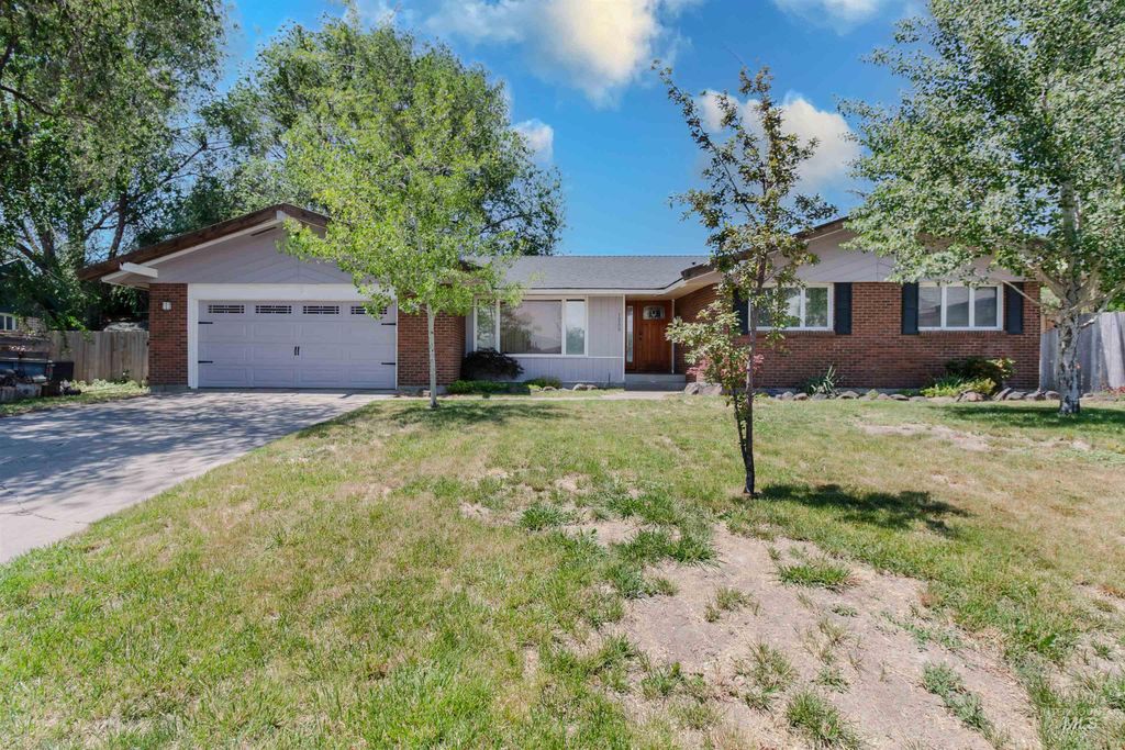 Photo of 1255 Chukar Circle, Mountain Home, ID 83647 (MLS # 98964234)