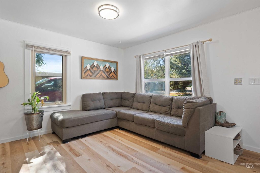 Photo of 1339 S Washington St, Twin Falls, ID 83301 (MLS # 98963689)