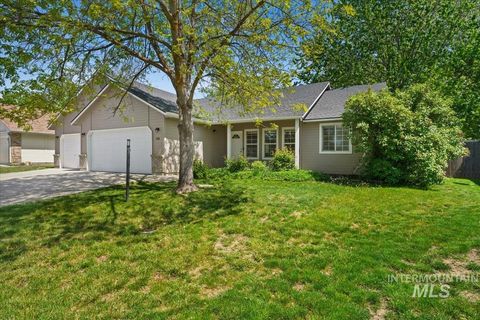 Photo of 316 S Cobblestone Way, Eagle, ID 83616 (MLS # 98984355)
