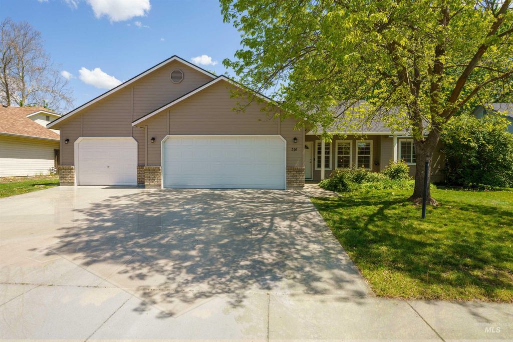Photo of 316 S Cobblestone Way, Eagle, ID 83616 (MLS # 98984355)