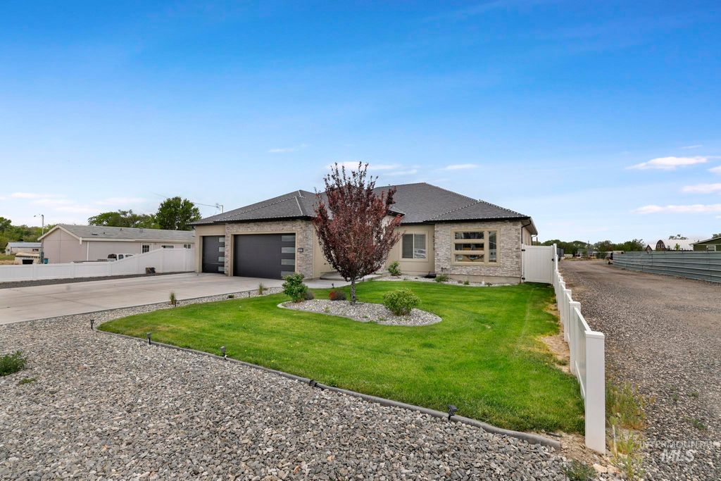 Photo of 601 Barsness Rd, Buhl, ID 83316 (MLS # 98986480)
