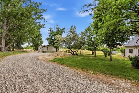 Photo of 3820 Waterwheel Road, Emmett, ID 83617 (MLS # 98988110)