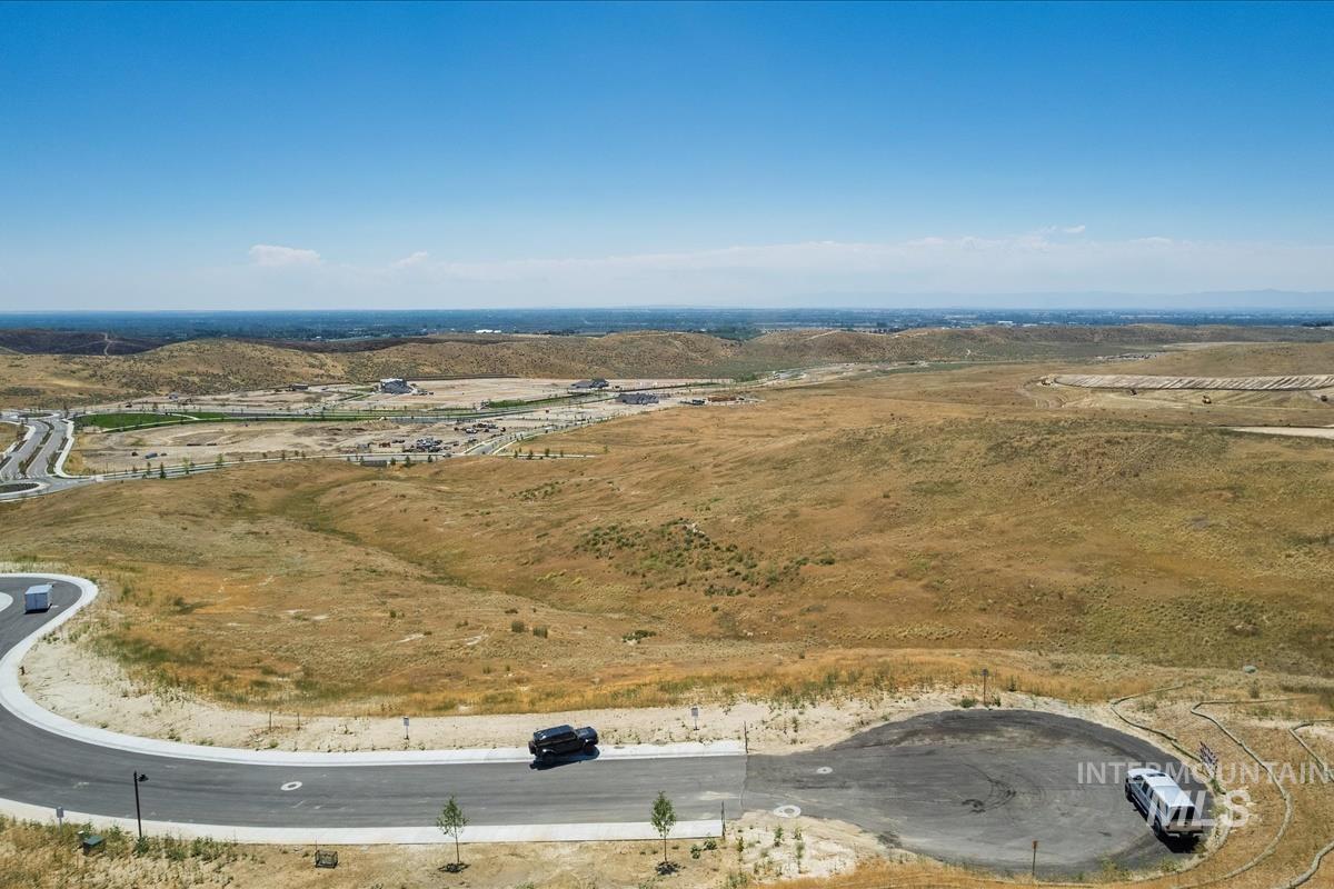 7267 N Cairnhill Way