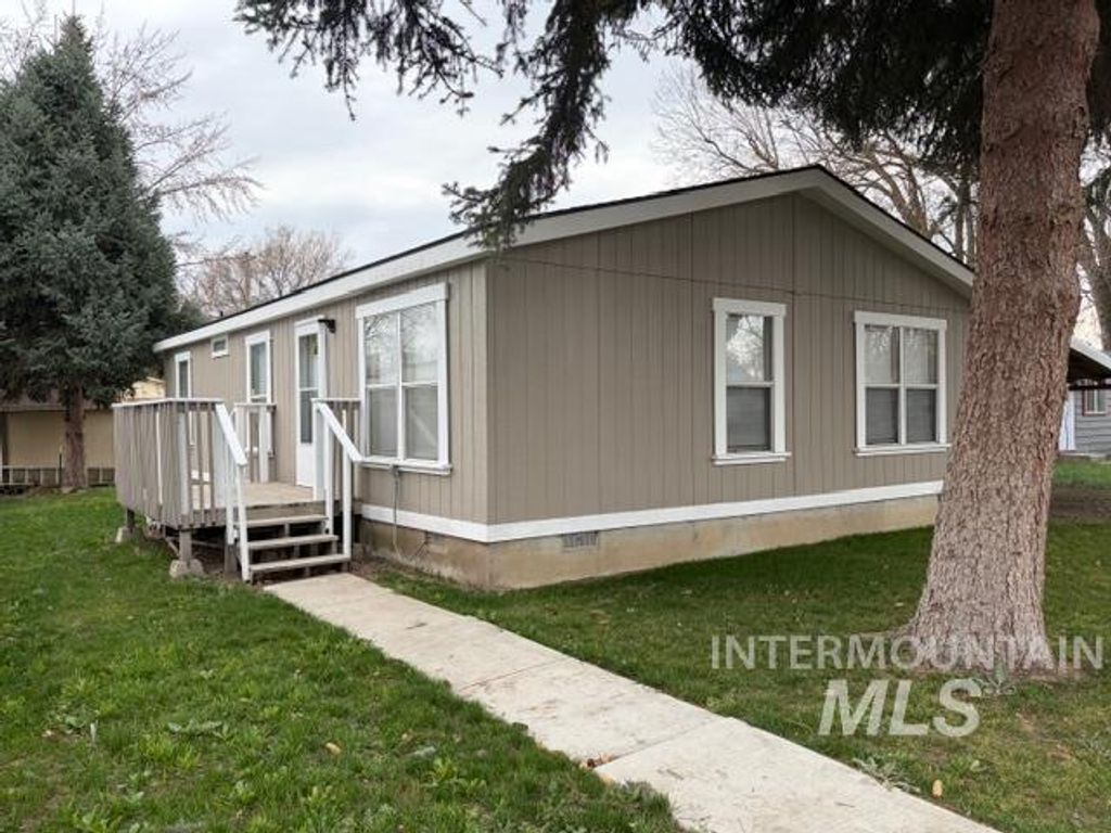 Photo of 815 E Liberty St, Weiser, ID 83672 (MLS # 98979160)