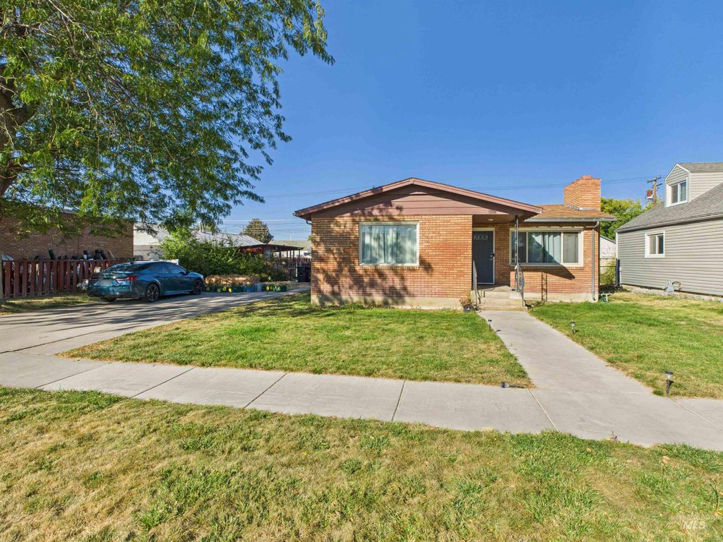 Photo of 1534 Oriental Ave, Burley, ID 83318 (MLS # 98972772)