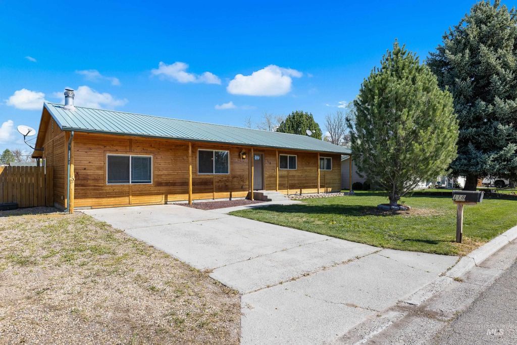 Photo of 118 Linden St, New Plymouth, ID 83655 (MLS # 98982289)