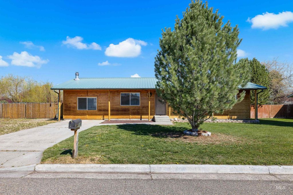 Photo of 118 Linden St, New Plymouth, ID 83655 (MLS # 98982289)