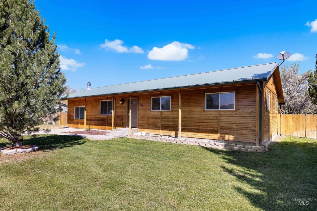 Photo of 118 Linden St, New Plymouth, ID 83655 (MLS # 98982289)