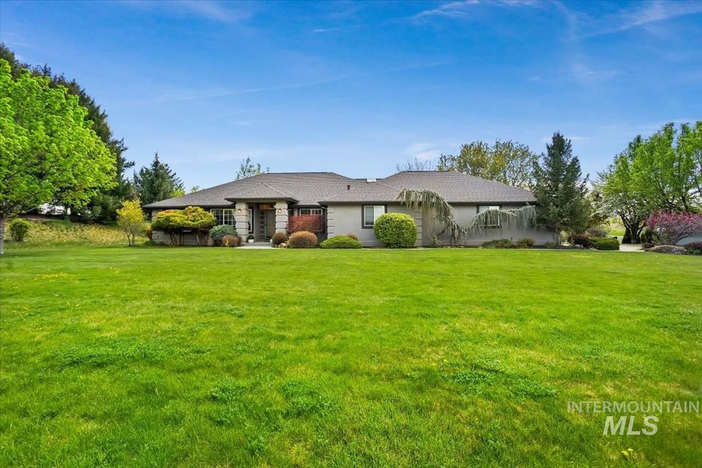 Photo of 9511 W Hills Gate Dr, Star, ID 83669 (MLS # 98982295)