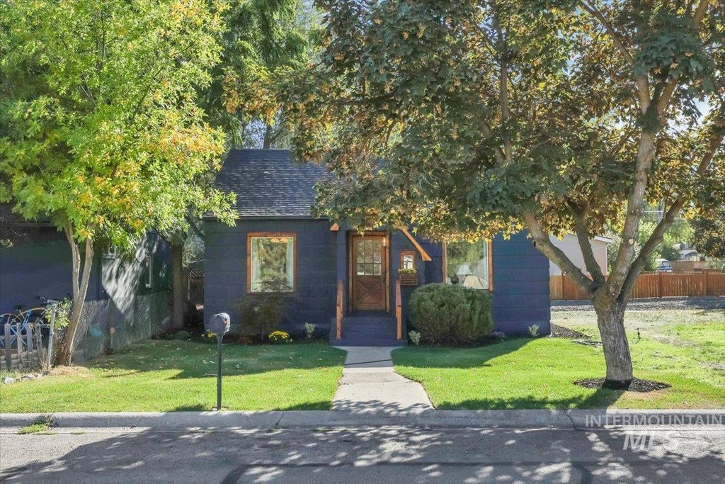 Photo of 1704 N 31st St, Boise, ID 83703 (MLS # 99001420)