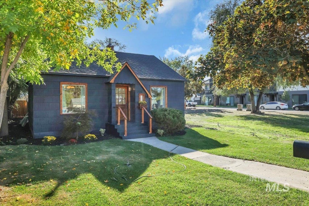 Photo of 1704 N 31st St, Boise, ID 83703 (MLS # 99001420)