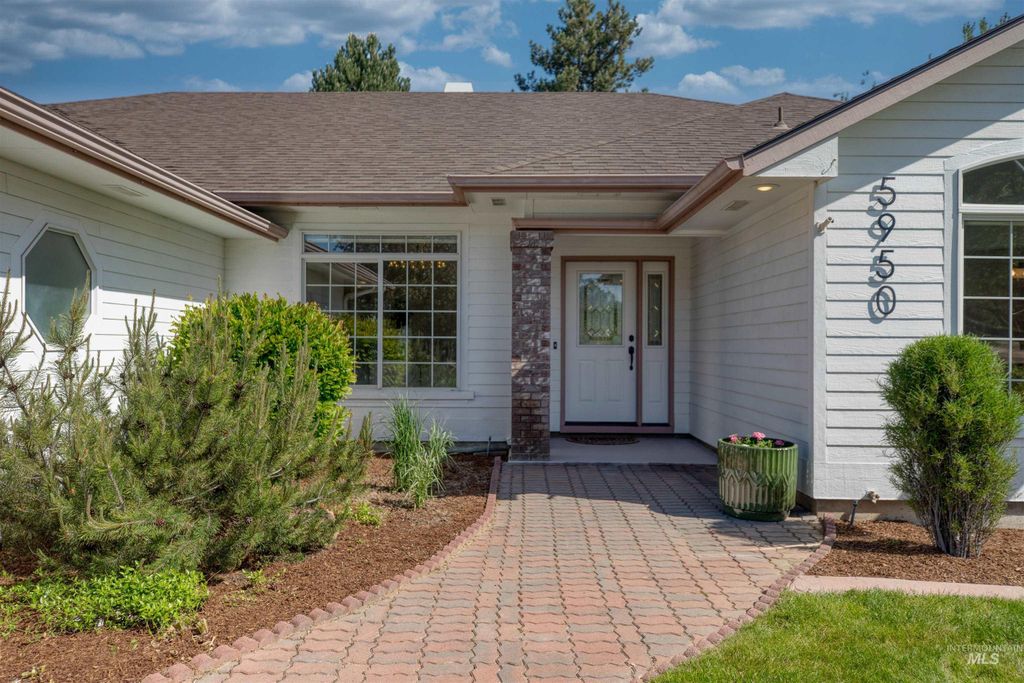 Photo of 5950 W Plantation LN, Boise, ID 83703 (MLS # 98985711)
