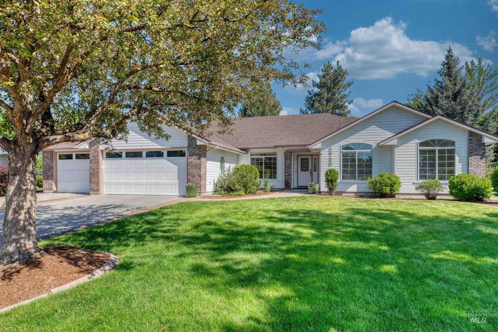 Photo of 5950 W Plantation LN, Boise, ID 83703 (MLS # 98985711)