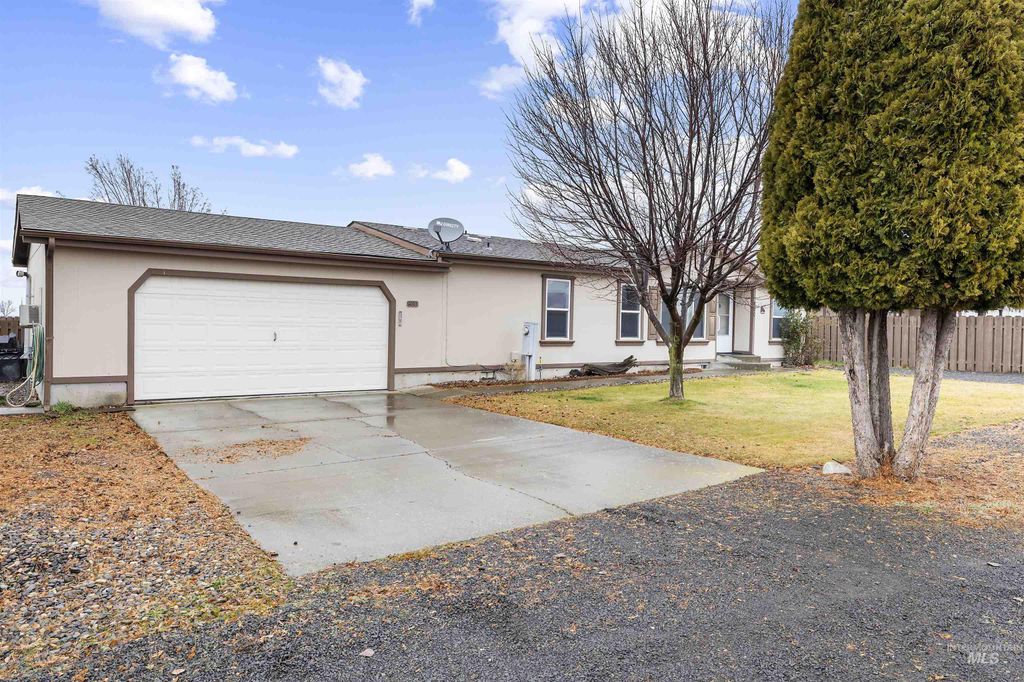 Photo of 860 Eagles Point Blvd, Lewiston, ID 83501 (MLS # 98971397)