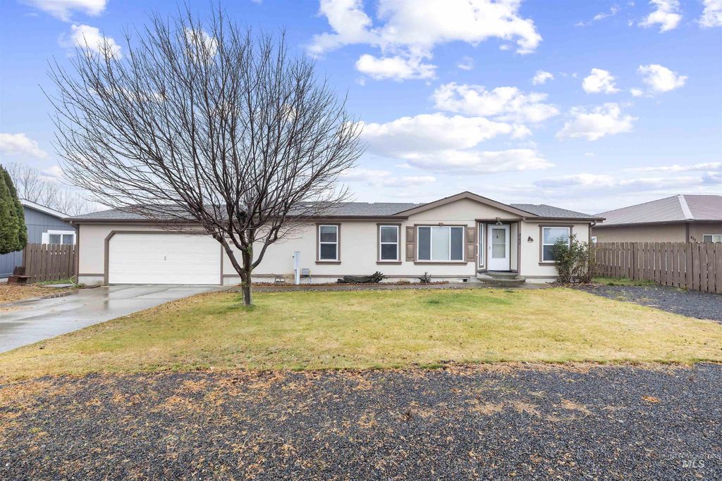 Photo of 860 Eagles Point Blvd, Lewiston, ID 83501 (MLS # 98971397)