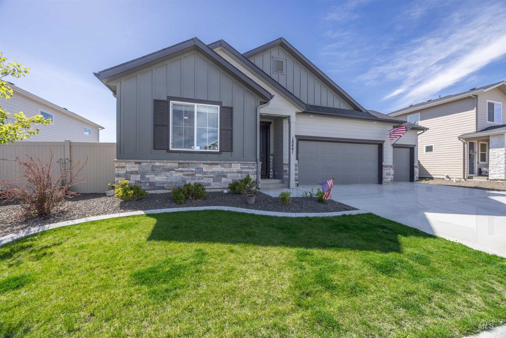 Photo of 18441 N Moon Flower Ave, Nampa, ID 83687 (MLS # 98983637)