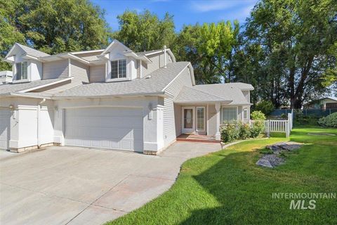 Photo of 1401 Lois Ln, Nampa, ID 83686 (MLS # 98989790)