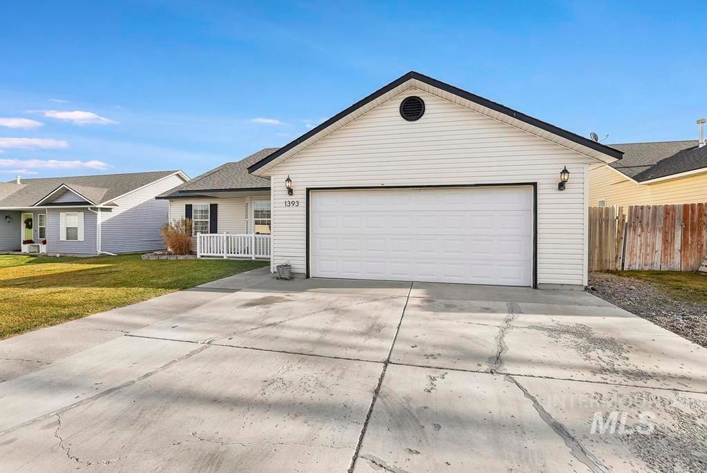 Photo of 1393 Valencia St, Twin Falls, ID 83301 (MLS # 98970000)