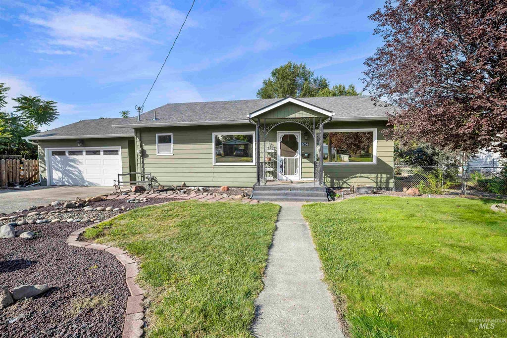 Photo of 1256 Elm Street, Clarkston, WA 99403 (MLS # 99000795)