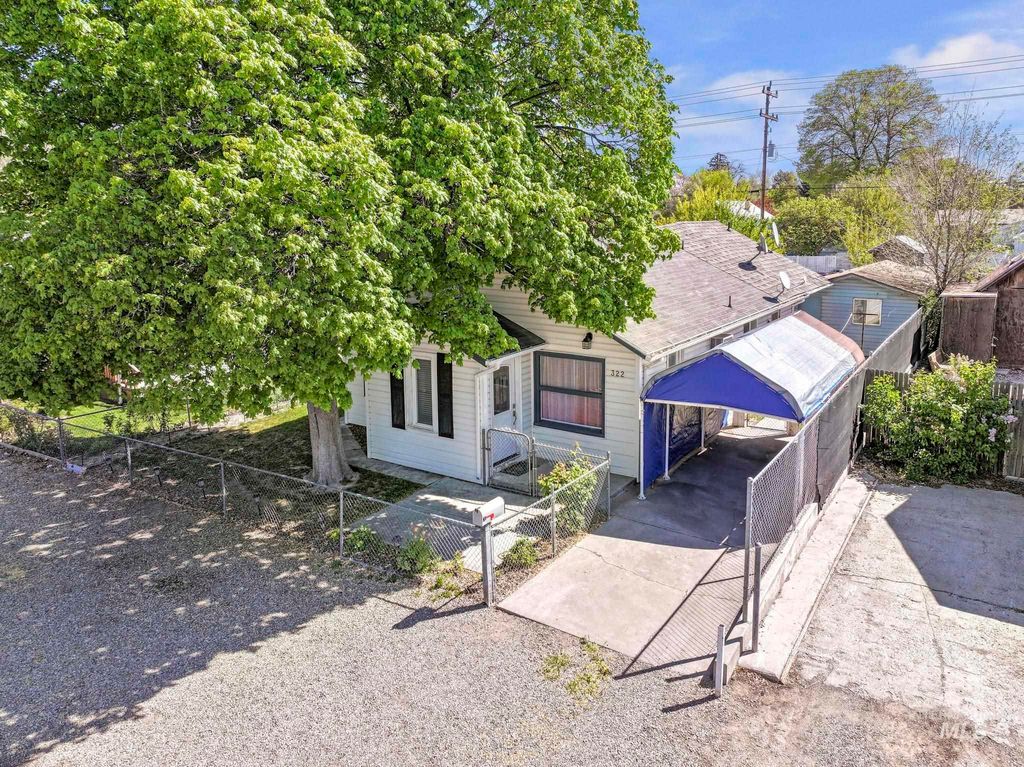 Photo of 322 Jackson St, Twin Falls, ID 83301 (MLS # 98983996)