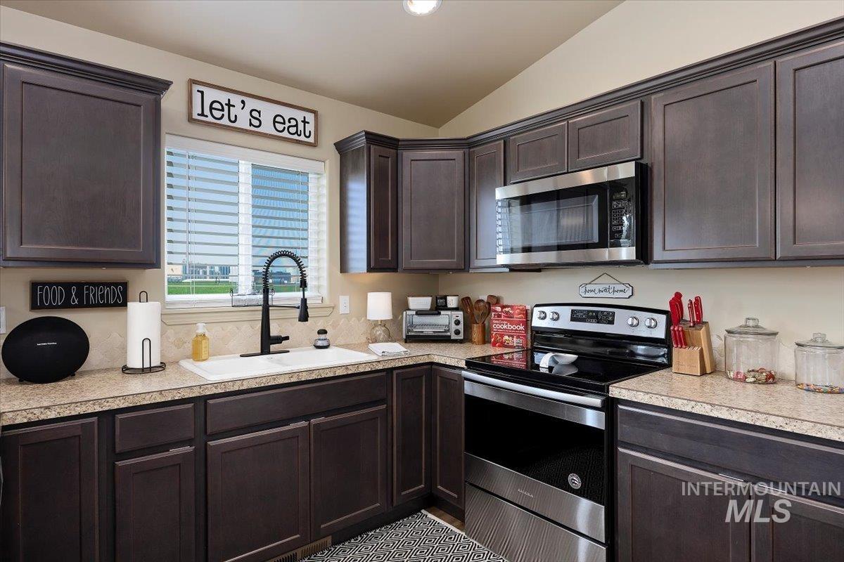 Jerome, Idaho 83338, United States, 3 Bedrooms Bedrooms, ,2 BathroomsBathrooms,Residential,Active,226176