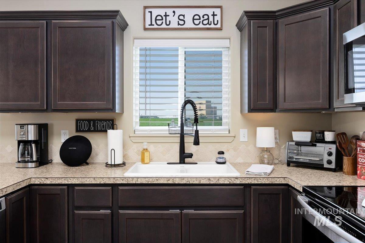 Jerome, Idaho 83338, United States, 3 Bedrooms Bedrooms, ,2 BathroomsBathrooms,Residential,Active,226176