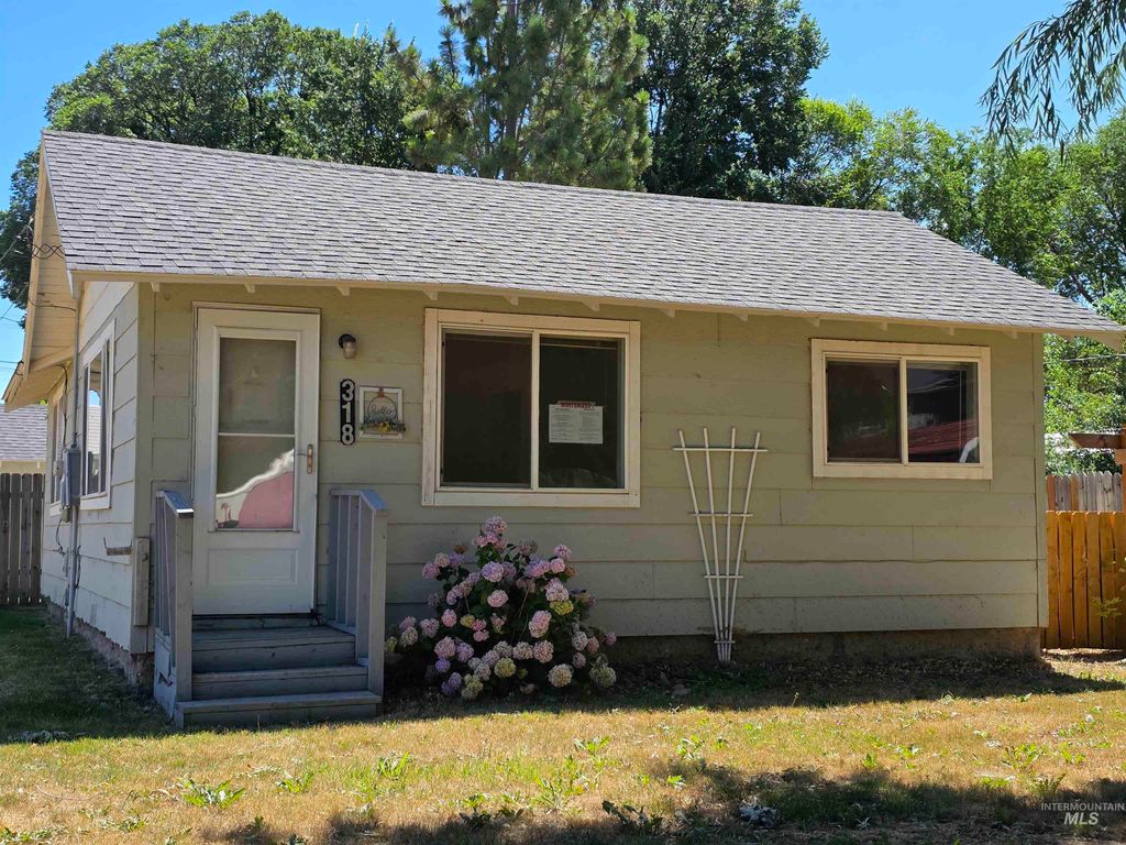 Photo of 318 6th Street, Wilder, ID 83676 (MLS # 98956379)