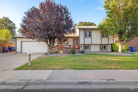 Photo of 386 Crestview Dr, Twin Falls, ID 83301 (MLS # 98998177)