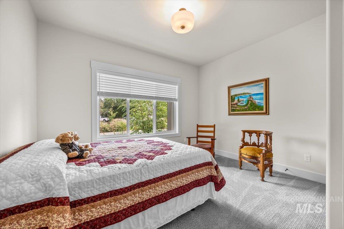 1529 N Parkshire Way