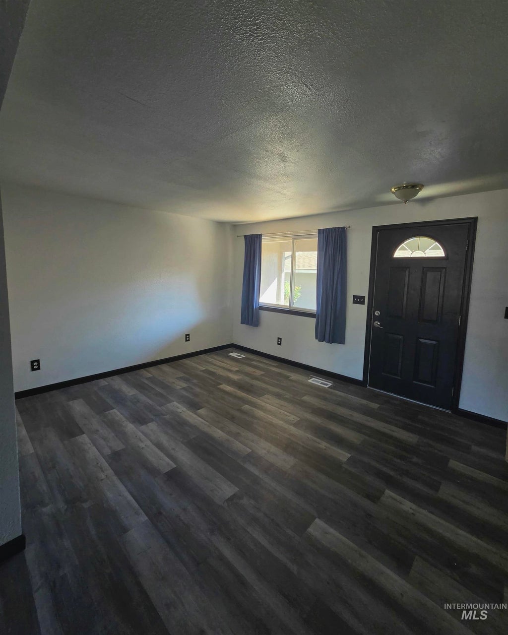 Photo of 8586 W Rifleman St, Boise, ID 83704 (MLS # 99003354)